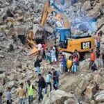 Longsor Gunung Kuda, Tambang Cirebon, Bencana Longsor, Evakuasi Korban, Penambangan Batu Alam, Tragedi Cirebon, Gunung Kuda Bobos, Berita Terkini Cirebon