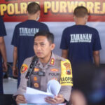 Polres Purworejo merilis kasus kekerasan penagihan utang oleh koperasi bodong KSP DJS, empat pelaku kini ditahan.