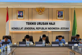 Menteri Agama Nasaruddin Umar memberikan keterangan pers di Jeddah, menyampaikan kesiapan haji 2025 yang lebih baik dan inklusif.