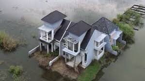 Misteri Rumah Mewah Terbengkalai di Tengah Danau Jombang yang Viral, Ada Kisah Seram di Baliknya
