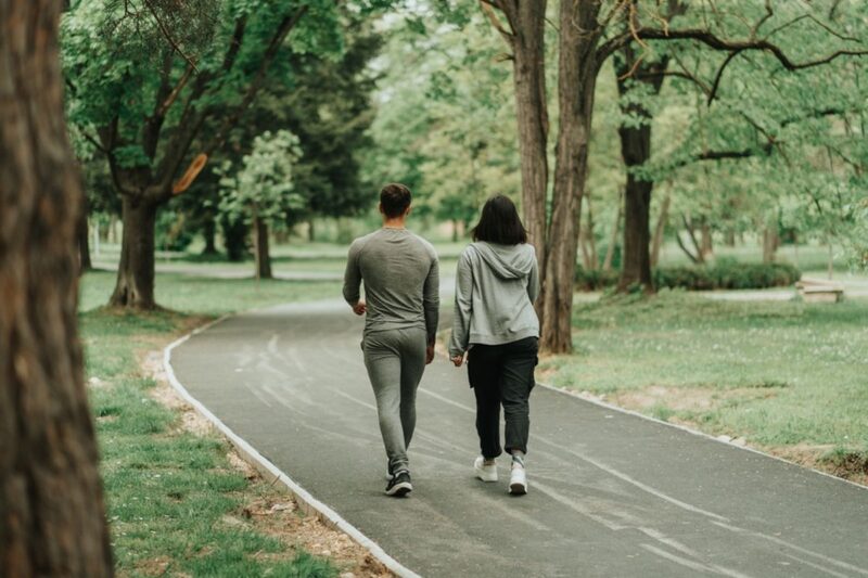 Jalan Kaki Sebelum atau Sesudah Makan, Mana yang Lebih Baik untuk Kesehatan?
