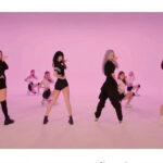 Teaser sinematik BLACKPINK untuk tur dunia Deadline hadirkan nuansa koboi, simbol keberuntungan, dan kejutan lagu baru di konser pembuka.