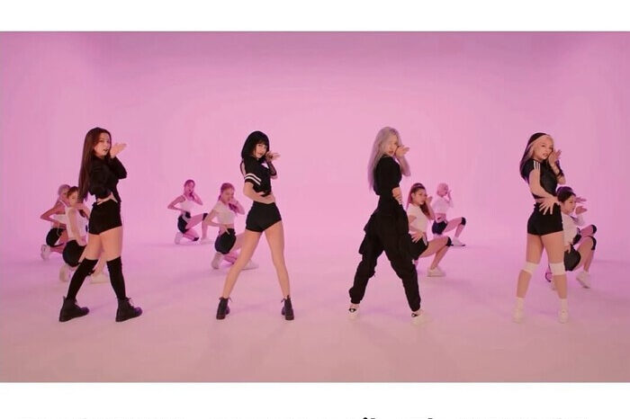 Teaser sinematik BLACKPINK untuk tur dunia Deadline hadirkan nuansa koboi, simbol keberuntungan, dan kejutan lagu baru di konser pembuka.