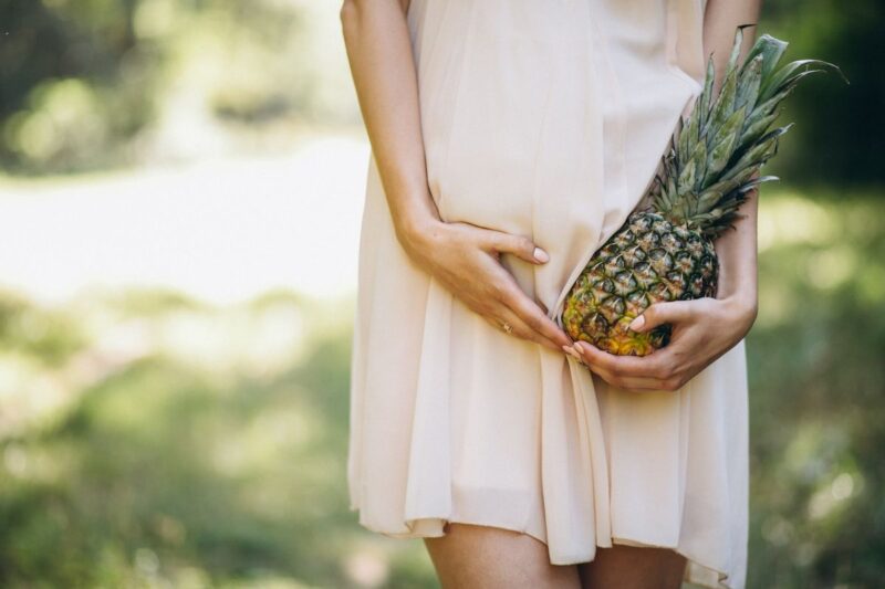 Mitos atau Fakta? Ini Dampak Makan Nanas Saat Hamil Menurut Medis