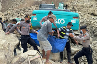 BNPB perpanjang status tanggap darurat longsor Cirebon hingga 6 Juni 2025, pencarian korban terus dilakukan dengan bantuan K9.