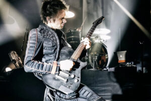 Lima lagu Muse paling ikonik, dari 'Supermassive Black Hole' hingga 'Madness', siap menggetarkan konser Jakarta 2025.