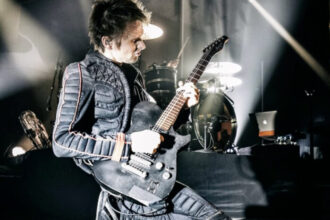 Lima lagu Muse paling ikonik, dari 'Supermassive Black Hole' hingga 'Madness', siap menggetarkan konser Jakarta 2025.
