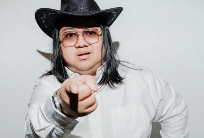 Gustiwiw semasa hidup dikenal sebagai sosok ceria dan berbakat di dunia musik serta penyiaran. Kepergiannya meninggalkan duka mendalam di kalangan artis dan penggemarnya.