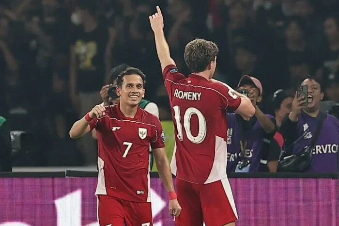 Ole Romeny rayakan gol penalti ke gawang China, gol ketiganya dalam tiga laga bersama Timnas Indonesia di Kualifikasi Piala Dunia 2026.