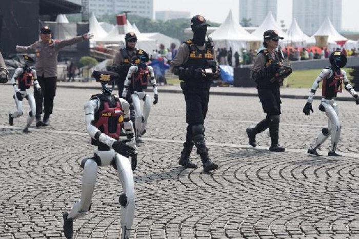 Robot-robot canggih siap tampil dalam HUT Bhayangkara ke-79 di Monas, Jakarta, 1 Juli 2025. (Foto: Humas Polri)