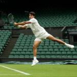 Carlos Alcaraz kembali berlaga di Wimbledon 2025 dengan rekor 18 kemenangan beruntun dan ambisi mempertahankan gelar.
