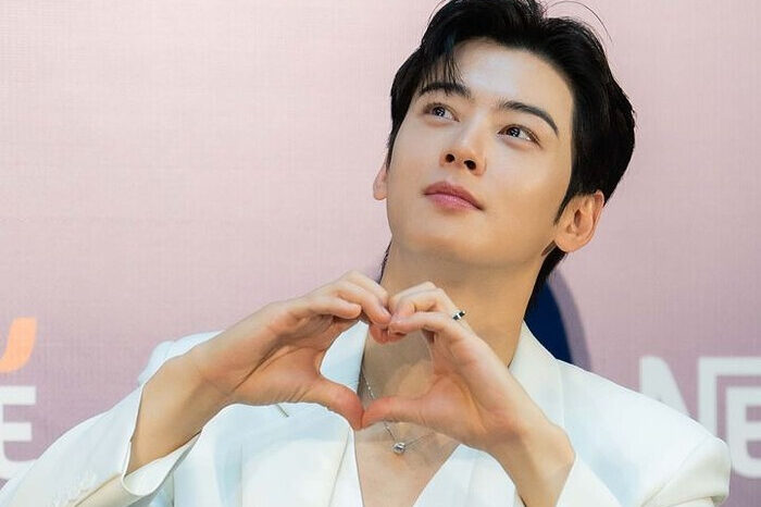 Cha Eun Woo tampil memukau dalam konser THE ROYAL yang digelar menjelang keberangkatannya menjalani wajib militer.