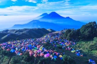 5 Gunung di Indonesia yang Jadi Tantangan Ekstrem Bagi Pendaki Berpengalaman
