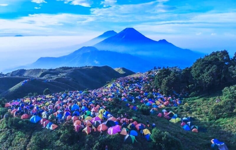 5 Gunung di Indonesia yang Jadi Tantangan Ekstrem Bagi Pendaki Berpengalaman