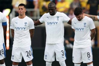Sebelum peluit kick-off pertandingan antara Fluminense dan Al-Hilal untuk Piala Dunia Antarklub 2025, diadakan satu menit mengheningkan cipta untuk menghormati Diogo Jota dan kakaknya André Silva. Para pemain Portugal, João Cancelo (20) dan Rúben Neves (8), tak mampu menahan kesedihan mereka.