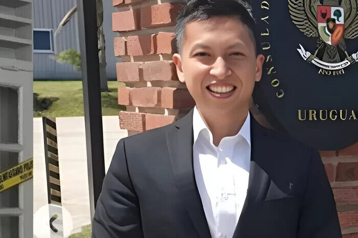 Diplomat muda Arya Daru Pangayunan ditemukan tewas tragis di kamar indekos kawasan Menteng, Jakarta Pusat, hanya beberapa minggu sebelum bertugas ke Finlandia.