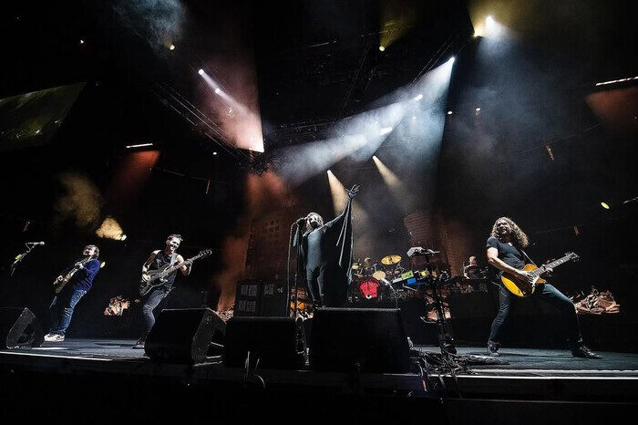 Band rock legendaris asal Amerika, My Chemical Romance, siap mengguncang Jakarta dalam Hammersonic 2026 bertajuk Decade of Dominion. Gerard Way dan personel lainnya dijadwalkan tampil pada 3 Mei sebagai bagian dari tur Asia Tenggara.