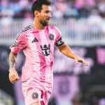 Lionel Messi bantu Inter Miami kalahkan Atlas di laga pembuka Leagues Cup 2025 lewat dua assist krusial dan selebrasi penuh emosi.