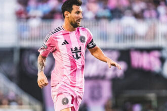 Lionel Messi bantu Inter Miami kalahkan Atlas di laga pembuka Leagues Cup 2025 lewat dua assist krusial dan selebrasi penuh emosi.