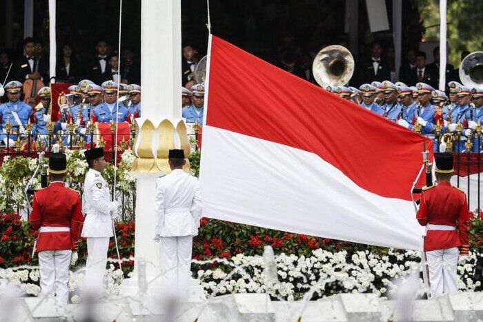 Masyarakat Indonesia diimbau memasang bendera merah putih selama Agustus 2025 sebagai bagian dari peringatan HUT ke-80 RI.