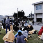 Warga Pulau Akuseki saat berlindung di sekolah pasca-gempa. Pemerintah mengimbau evakuasi sementara ke Kota Kagoshima.
