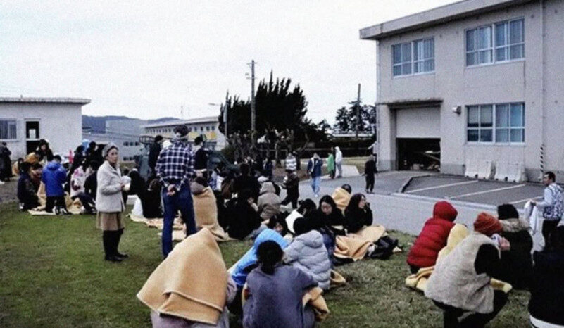 Warga Pulau Akuseki saat berlindung di sekolah pasca-gempa. Pemerintah mengimbau evakuasi sementara ke Kota Kagoshima.