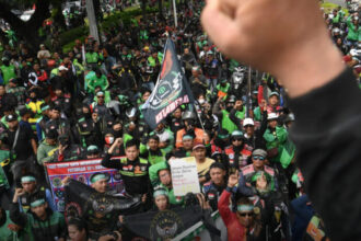 Ribuan pengemudi ojol dan kurir online bakal turun ke jalan dalam Aksi 217 Istana untuk mendesak regulasi transportasi daring yang lebih adil.