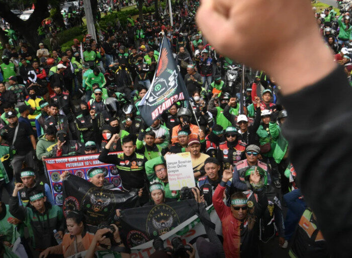 Ribuan pengemudi ojol dan kurir online bakal turun ke jalan dalam Aksi 217 Istana untuk mendesak regulasi transportasi daring yang lebih adil.