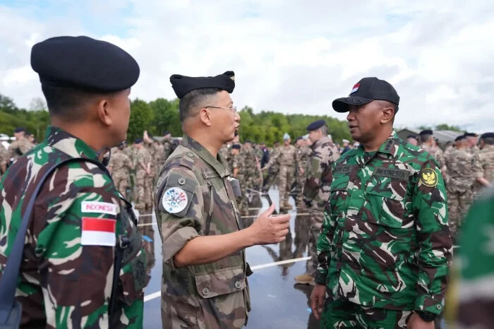 Latihan defile Satgas Patriot II TNI di Paris perkuat kesiapan jelang Bastille Day, simbol diplomasi pertahanan RI di kancah global.