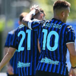 Lautaro Martinez dan Bonny tampil menonjol saat Inter Milan menggulung tim U-23 dengan skor 7-2 di laga uji coba pramusim. Strategi hibrida ala Chivu menunjukkan arah baru Nerazzurri musim ini.