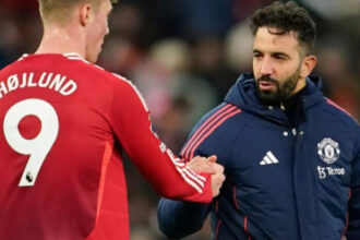 Pelatih Manchester United, Ruben Amorim, tekankan fokus internal tim lebih penting dibanding mengejar langkah transfer rival seperti Liverpool dan Manchester City.