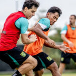 Persebaya Surabaya membidik kemenangan kandang perdana saat menjamu Bali United di BRI Liga 1 2025/2026.