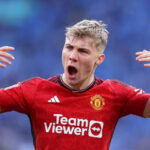 Rasmus Hojlund semakin dekat tinggalkan Manchester United menuju AC Milan, negosiasi memasuki tahap krusial.