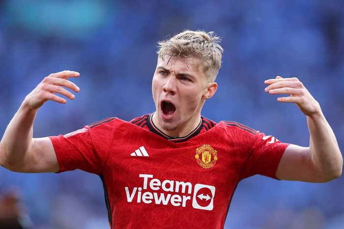 Rasmus Hojlund semakin dekat tinggalkan Manchester United menuju AC Milan, negosiasi memasuki tahap krusial.