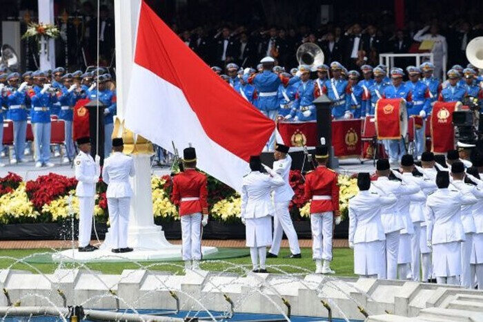 PCO imbau warga di seluruh Tanah Air hentikan aktivitas selama 3 menit pada detik-detik Proklamasi untuk hormat kepada Sang Merah Putih.