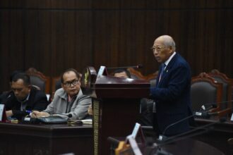 DPR RI bahas uji materiil UU Pendidikan Tinggi dan strategi pemerintah awasi shadow economy.