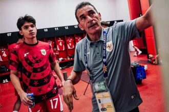 Pelatih Gerald Vanenburg menekankan pentingnya fokus, peningkatan kualitas permainan, dan dukungan suporter demi hasil maksimal di Stadion Gelora Delta Sidoarjo.