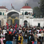 Kerusuhan Nepal kian memanas, jumlah korban tewas tembus 72 orang, pemerintah siapkan kompensasi bagi keluarga korban.