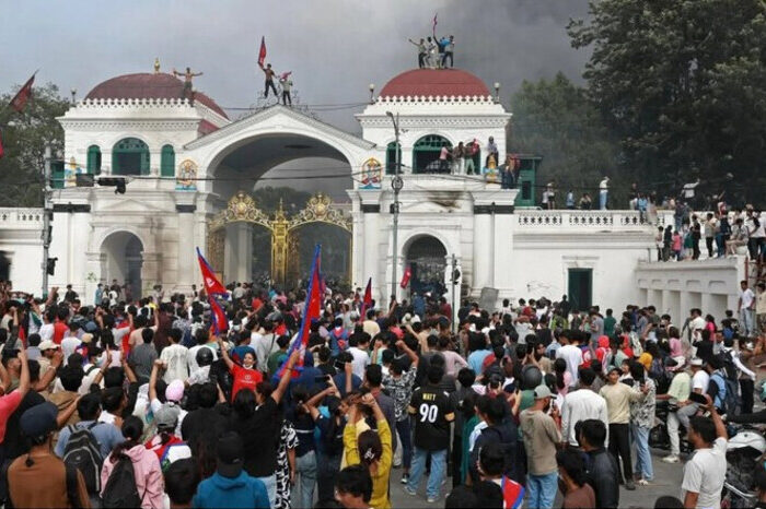 Kerusuhan Nepal kian memanas, jumlah korban tewas tembus 72 orang, pemerintah siapkan kompensasi bagi keluarga korban.