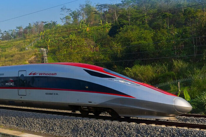 Arus balik libur Maulid, lebih dari 13 ribu tiket kereta cepat Whoosh terjual hingga Minggu pagi. KCIC memprediksi jumlah penumpang bisa mencapai 21 ribu orang.(Foto: KCIC)